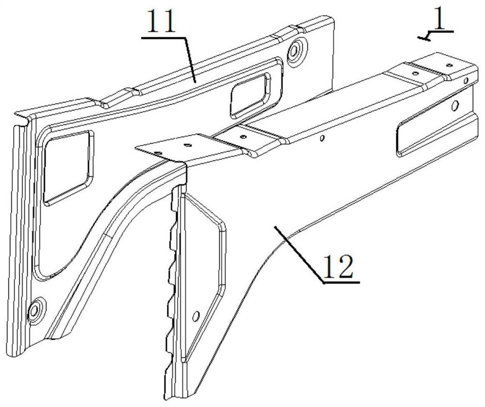 Automobile variable-cross-section upper longitudinal beam filled with materials longitudinally in segmented mode and using method and manufacturing method