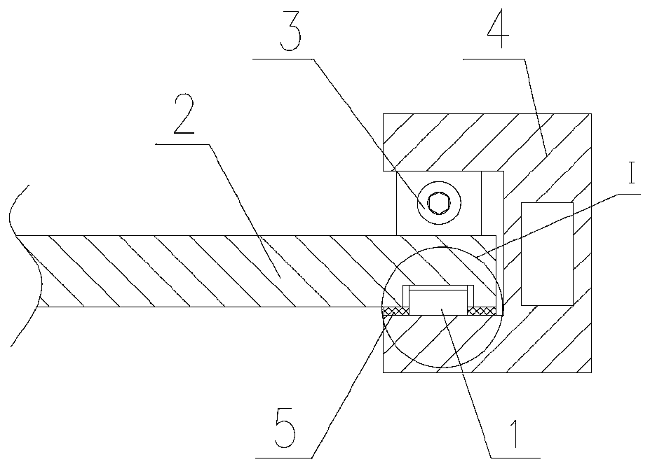 Board card structure for protecting thermal contact surface based on reed