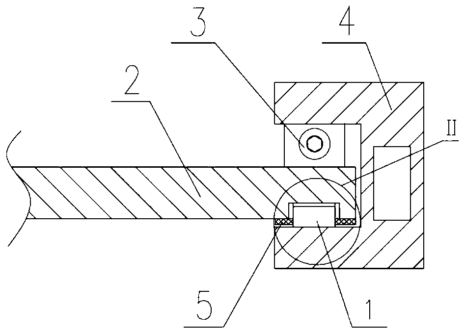 Board card structure for protecting thermal contact surface based on reed