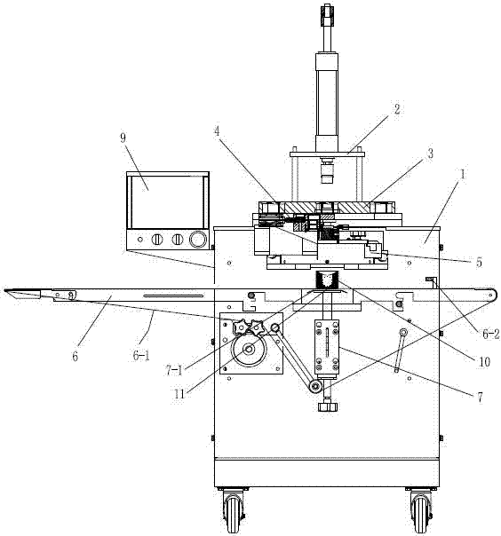 Device and method for filling stuffing into flour dough and sealing flour dough