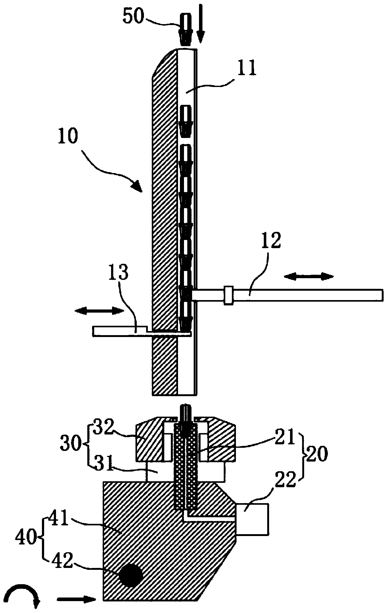 Assembling device and method for pen refill connecting piece