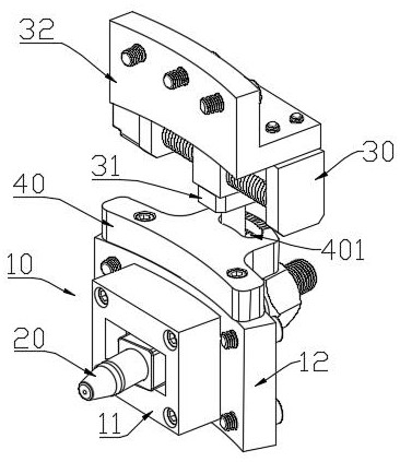 Automatic nozzle adjusting mechanism applied to fluidized bed type pulverizer