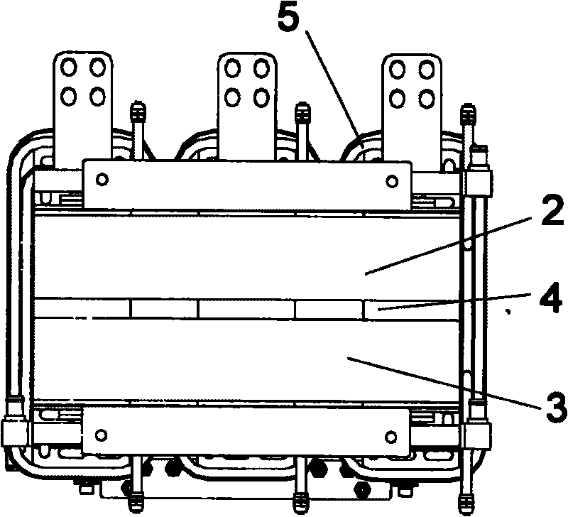 Strong cooling heat dissipation method and device of high-power iron core reactor