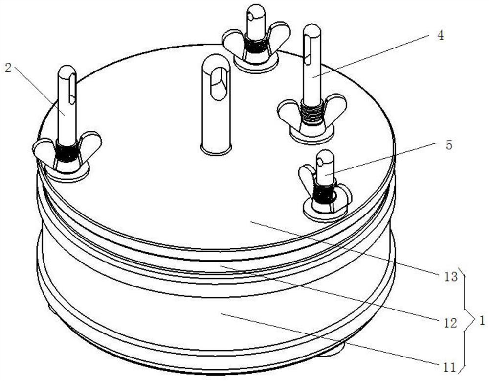 Detachable three-electrode battery testing device and assembling method thereof