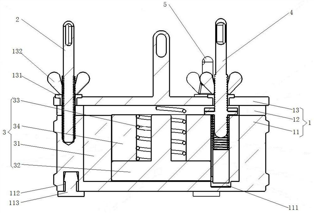 Detachable three-electrode battery testing device and assembling method thereof