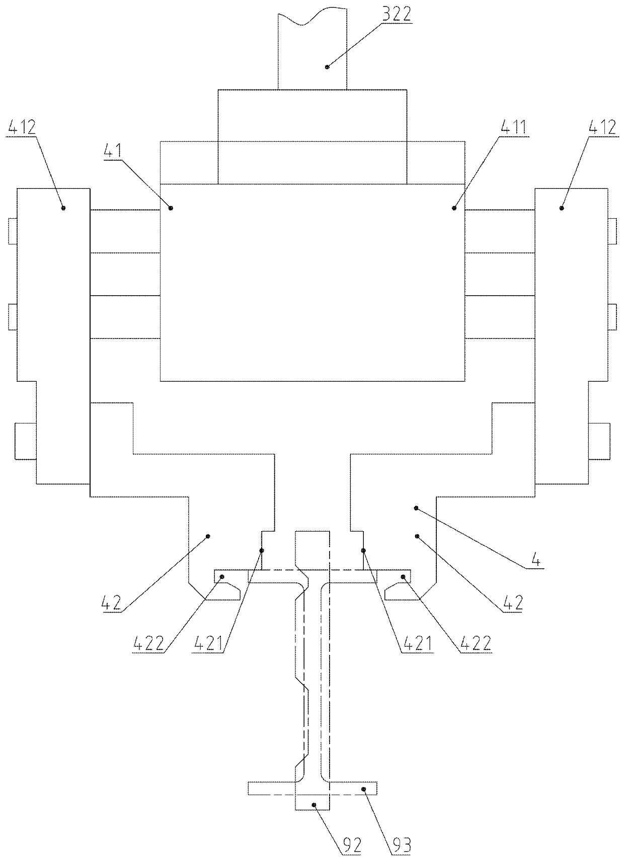 Clip-type automatic small material carrying mechanism of intelligent welding equipment for aluminum formwork of building