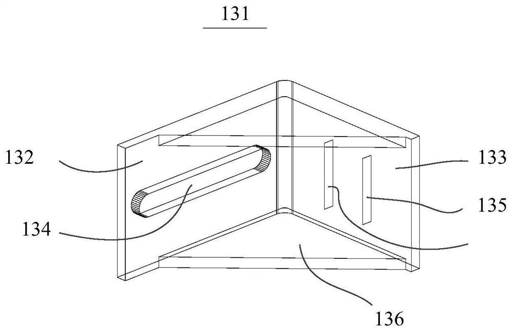 Keel connecting piece of three-dimensional adjustable system of multi-curve modeling veneer and adjusting method