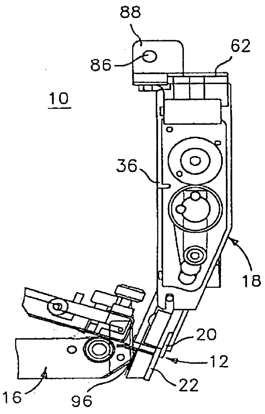 Linerless label media cutting mechanism