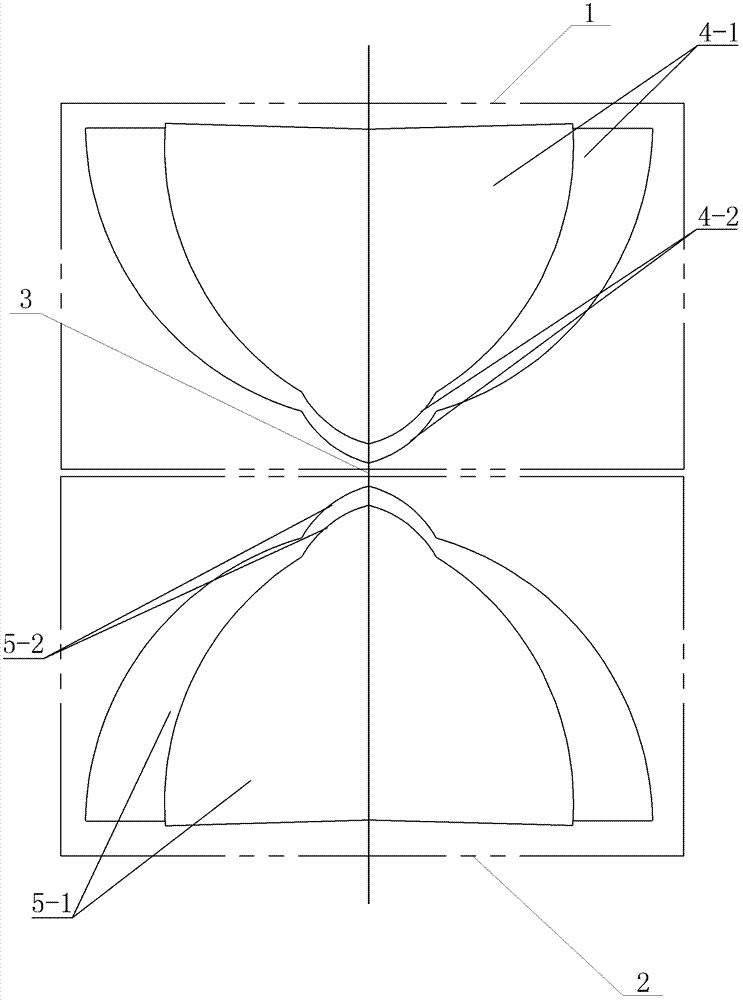 Symmetric ultra-wideband omni-directional antenna