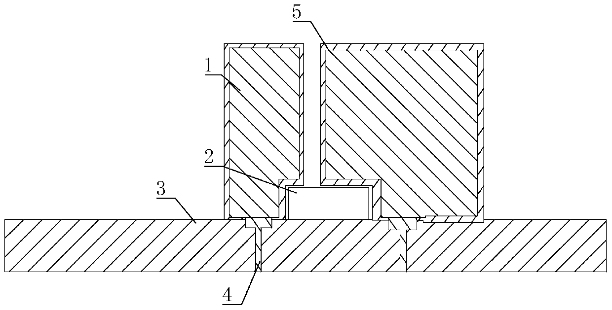 Microphone electrostatic protection structure and electronic equipment