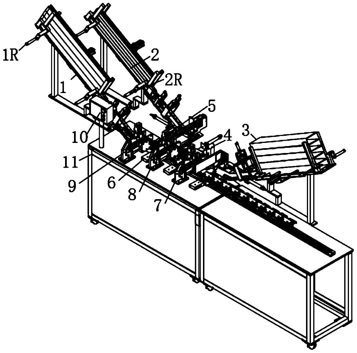 Clip chain assembling machine