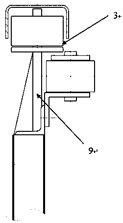 Movable pole plate on electric precipitator