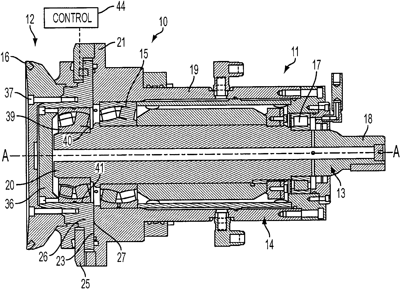 Mining machine with driven disc cutters