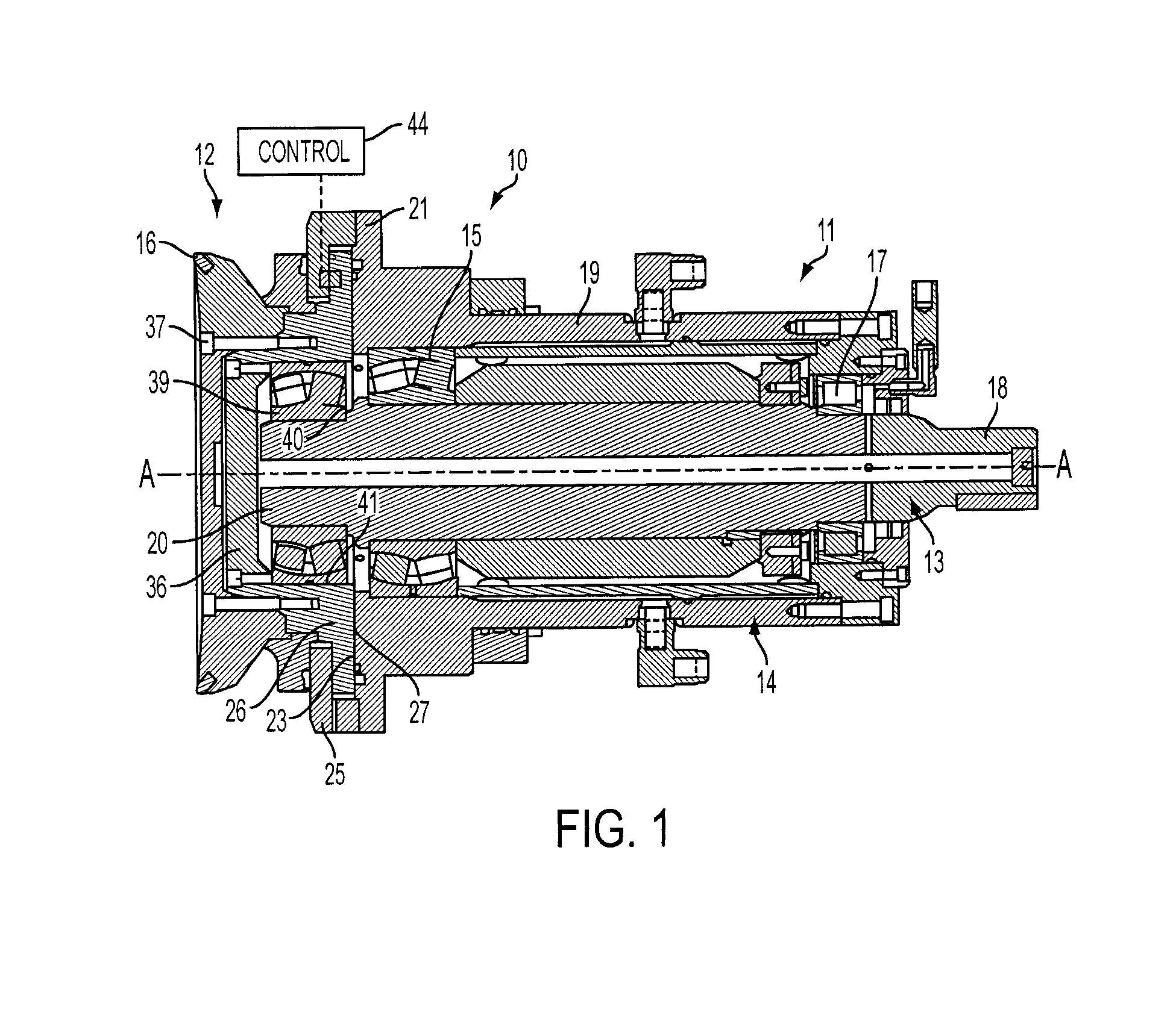 Mining machine with driven disc cutters