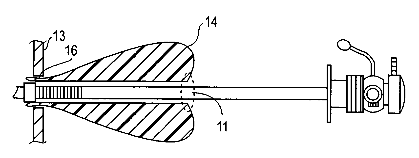 Method and system for minimizing leakage of a distending medium during endoscopic procedures