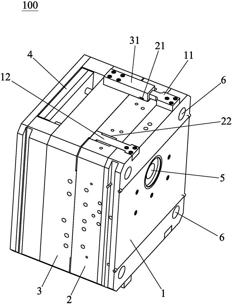 Pressure casting die capable of achieving secondary die opening