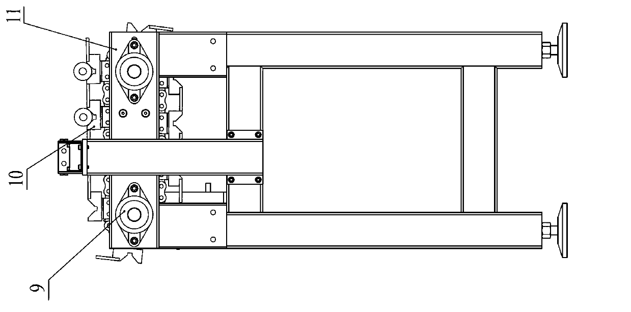 Synchronous feeding mechanism in feeding system of roller coating machine