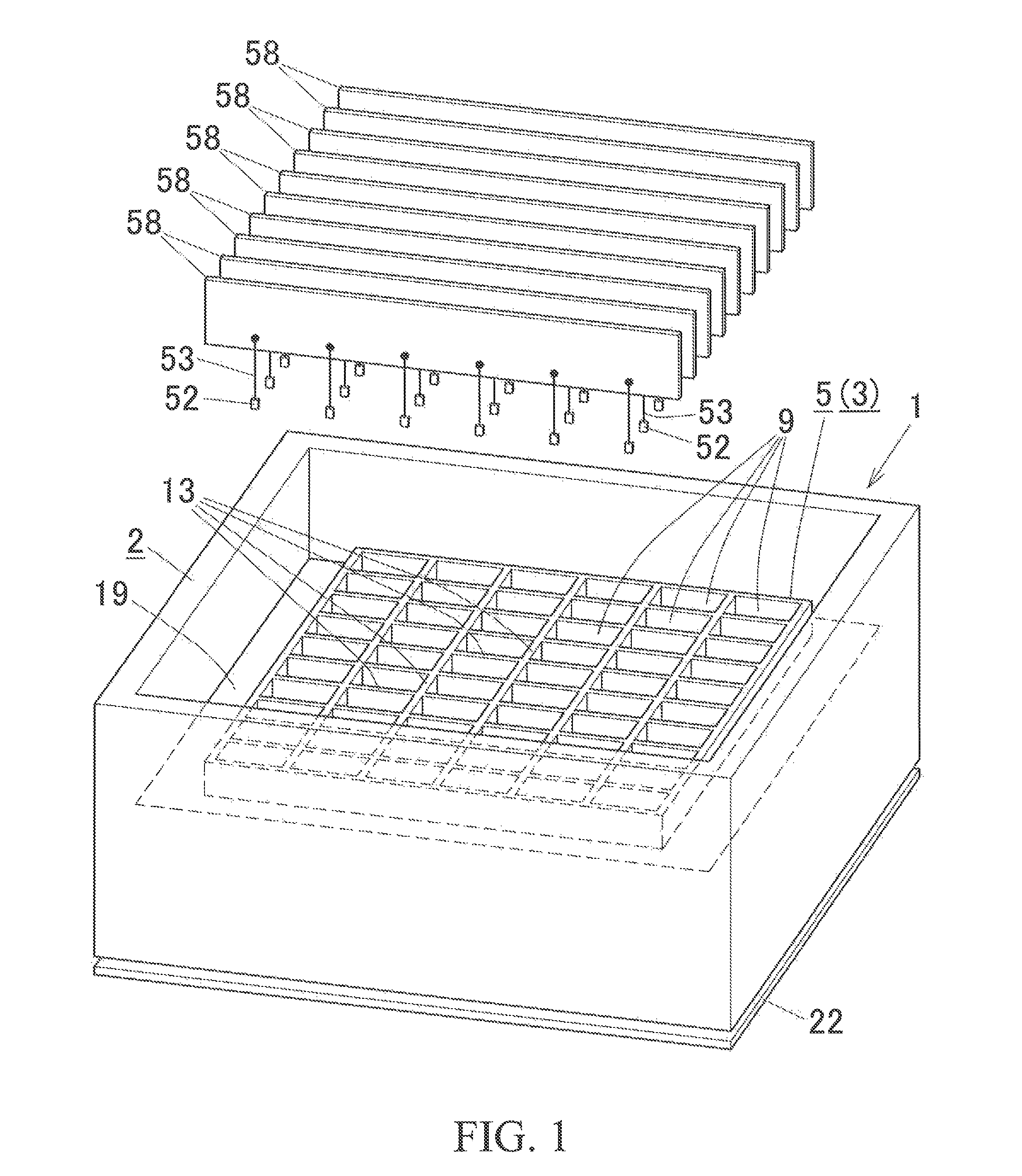 Partitioned reaction container for manufacturing capacitor element including openable and closable passage