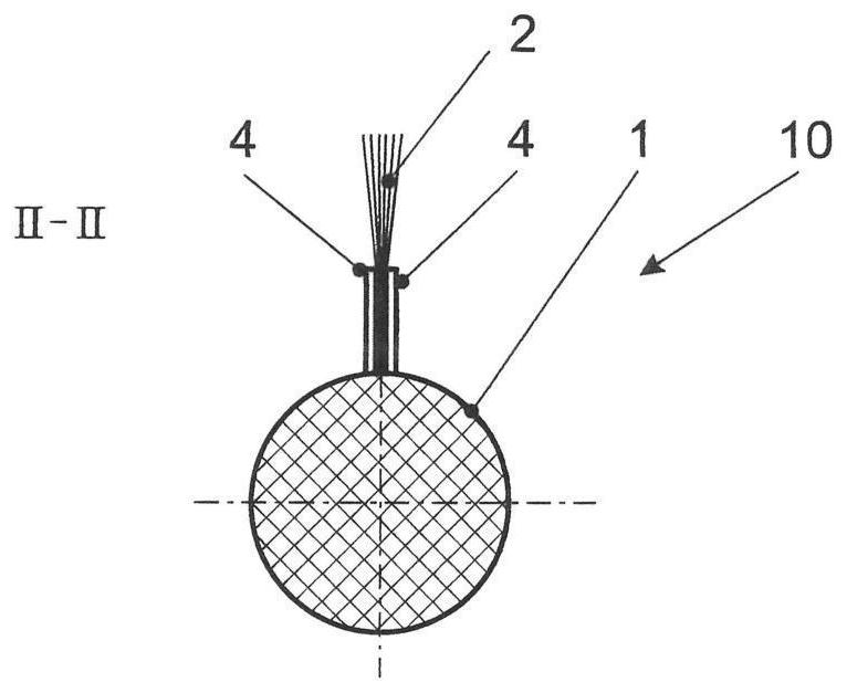 Rotatable cleaning roller and sweeping device having such a roller