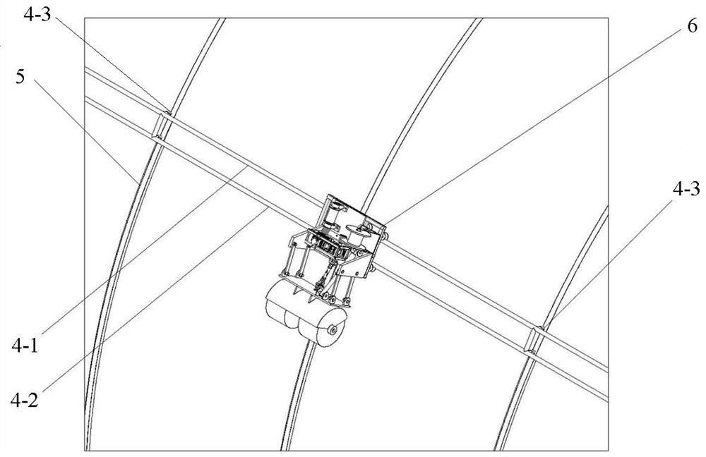 Circular-arch-shaped solar greenhouse snow removing device