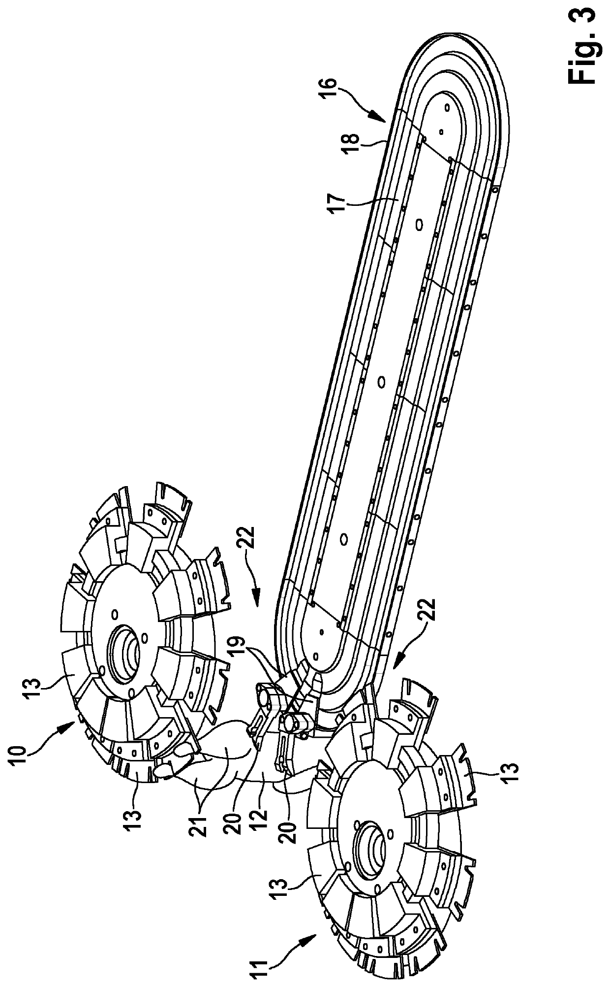 Arrangement and method for conveying poultry