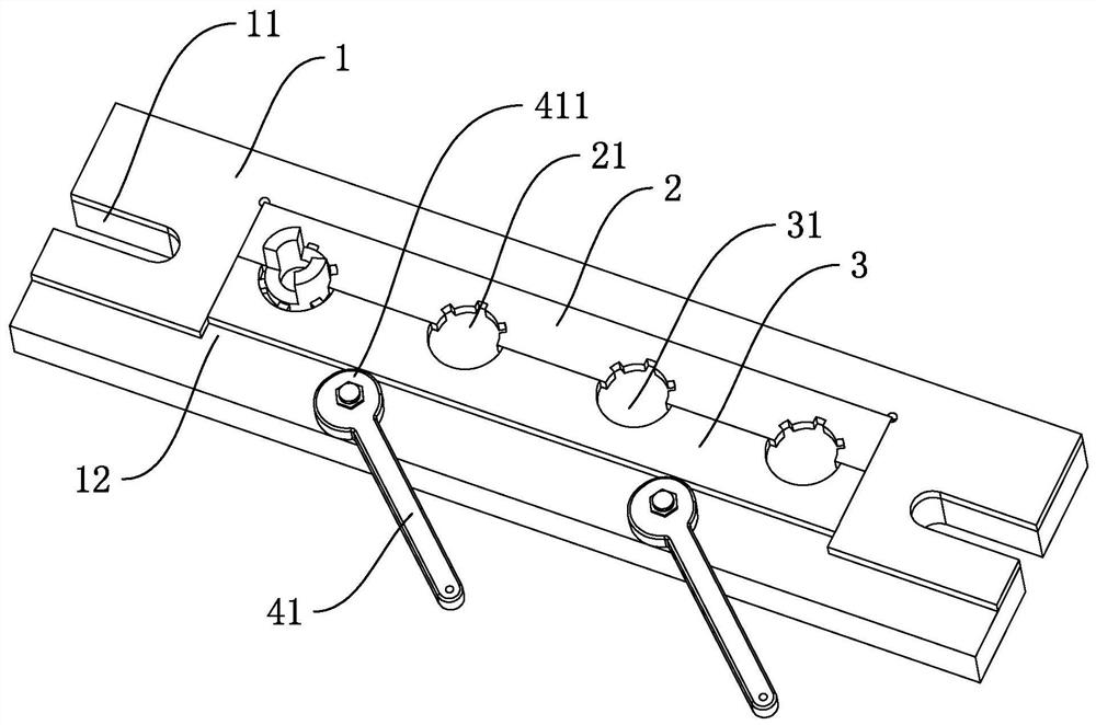 Tooling for a spline shaft and using method thereof