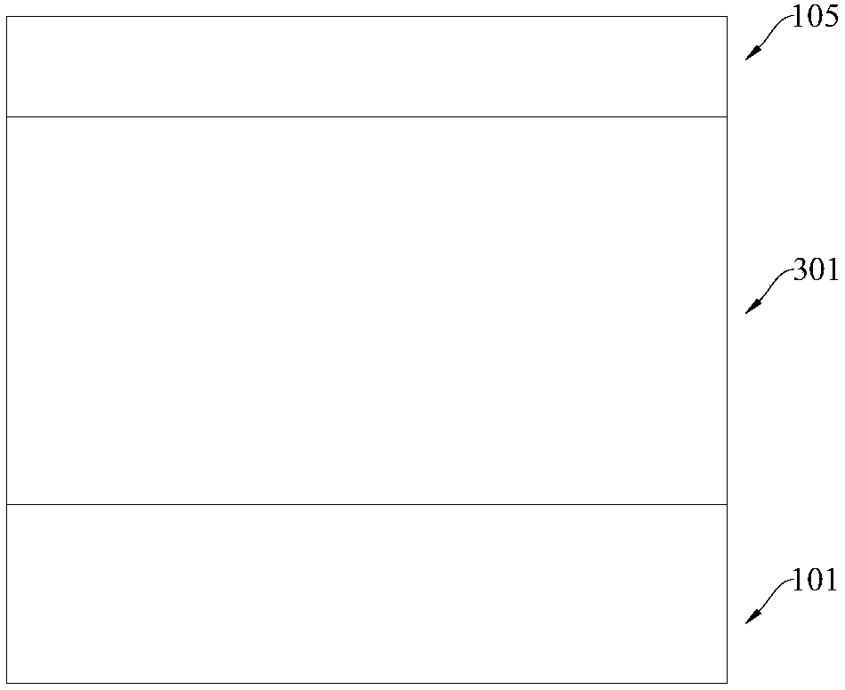 Bituminous pavement structure, resonant rubblizing composite base layer and production method thereof