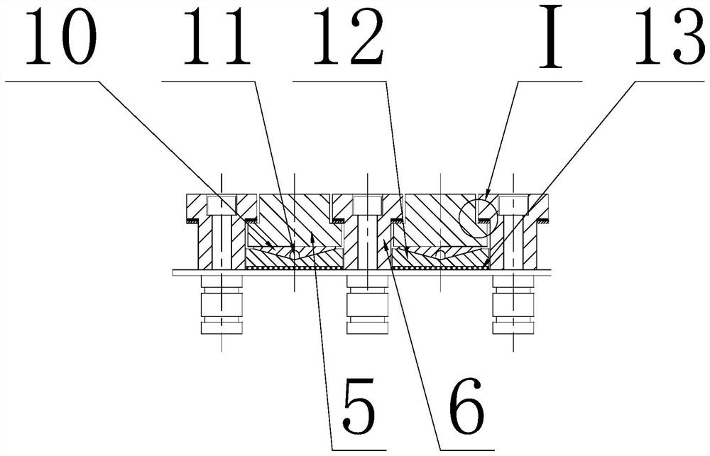 Anti-tilting cleaning-free comb plate telescopic device