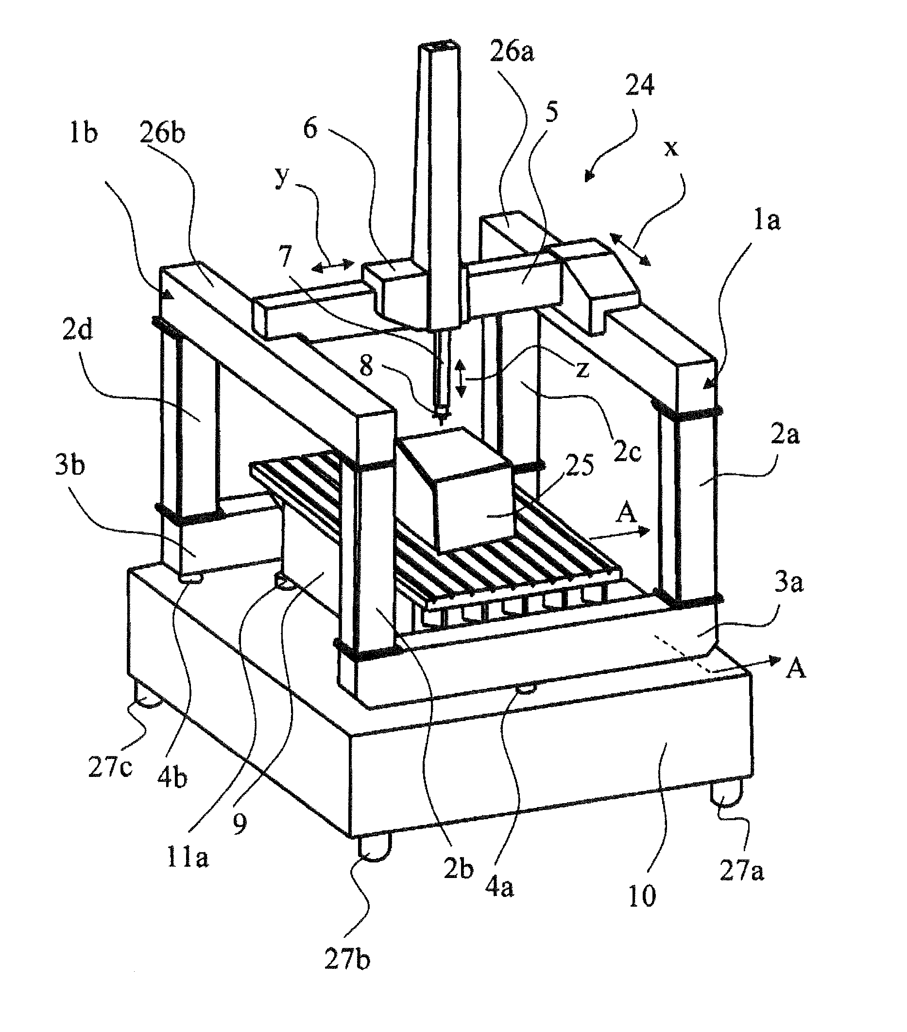 Coordinate measuring apparatus for measuring a workpiece