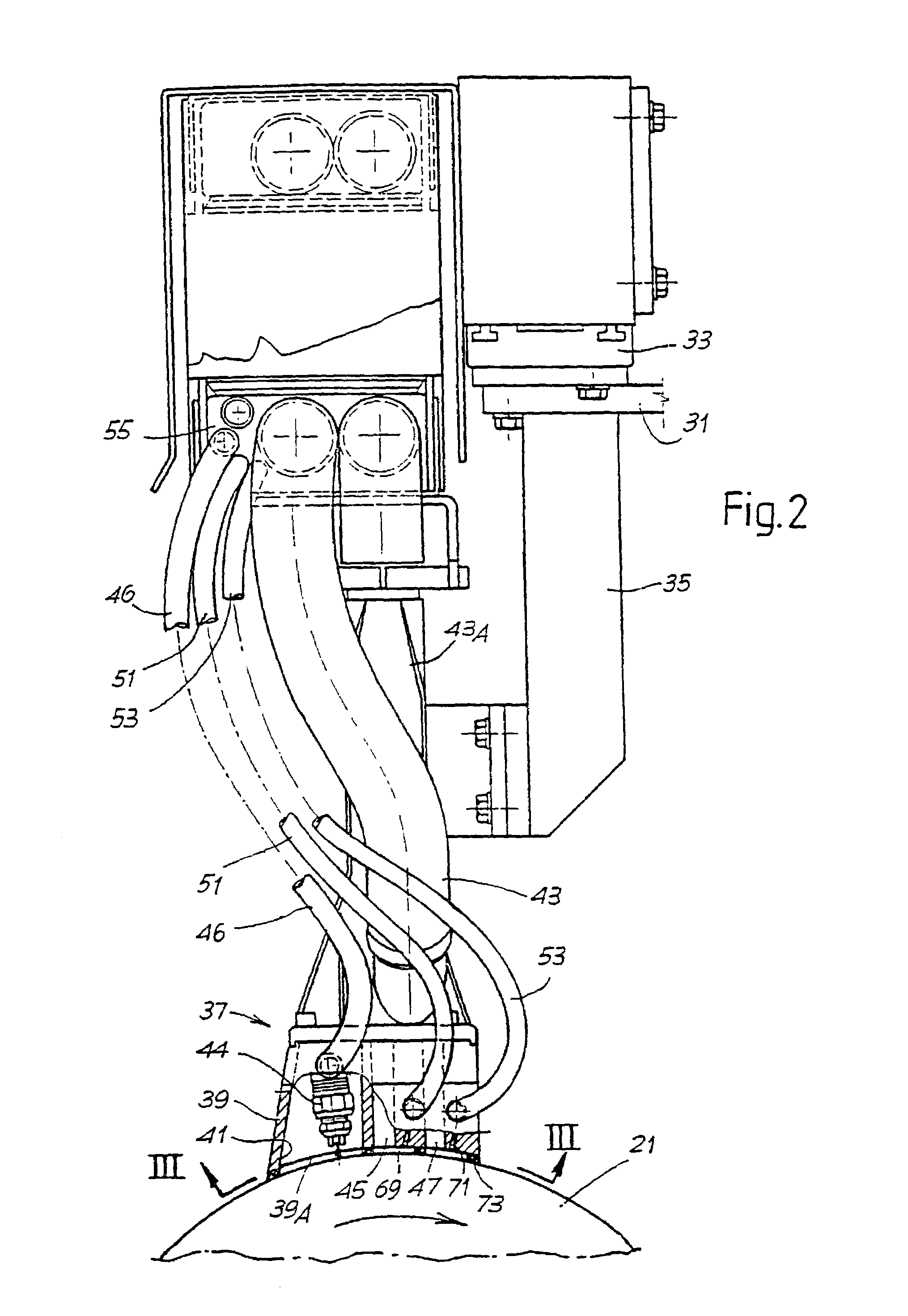 Device and method for cleaning a surface of a rotating cylinder, such as a plate cylinder of a printing press or other