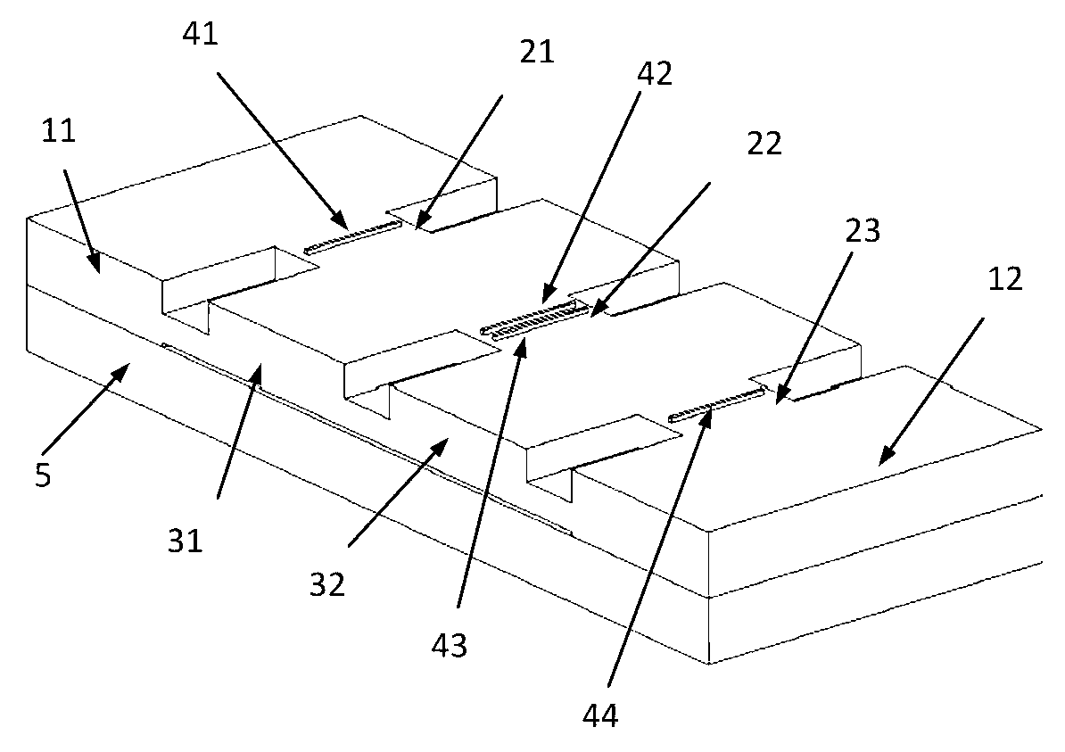 Three-convex-beam micromechanical accelerometer