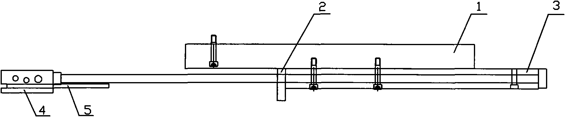 Automatic discharging device of cold-punching mold