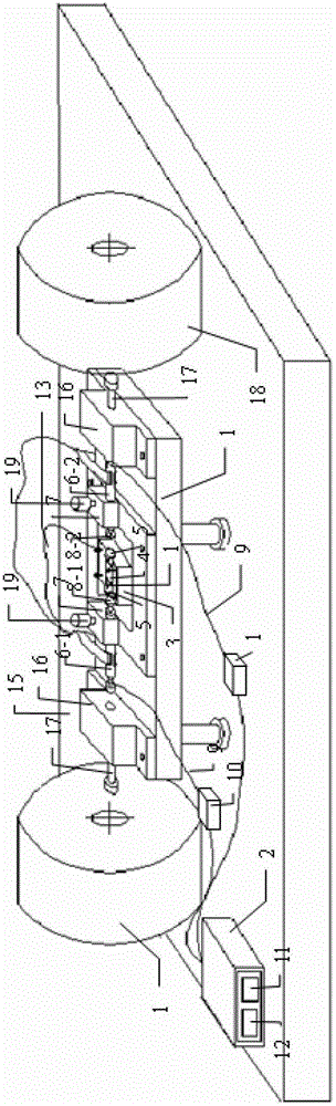 Device for measuring magnetostriction in dual-channel capacitance method and method thereof