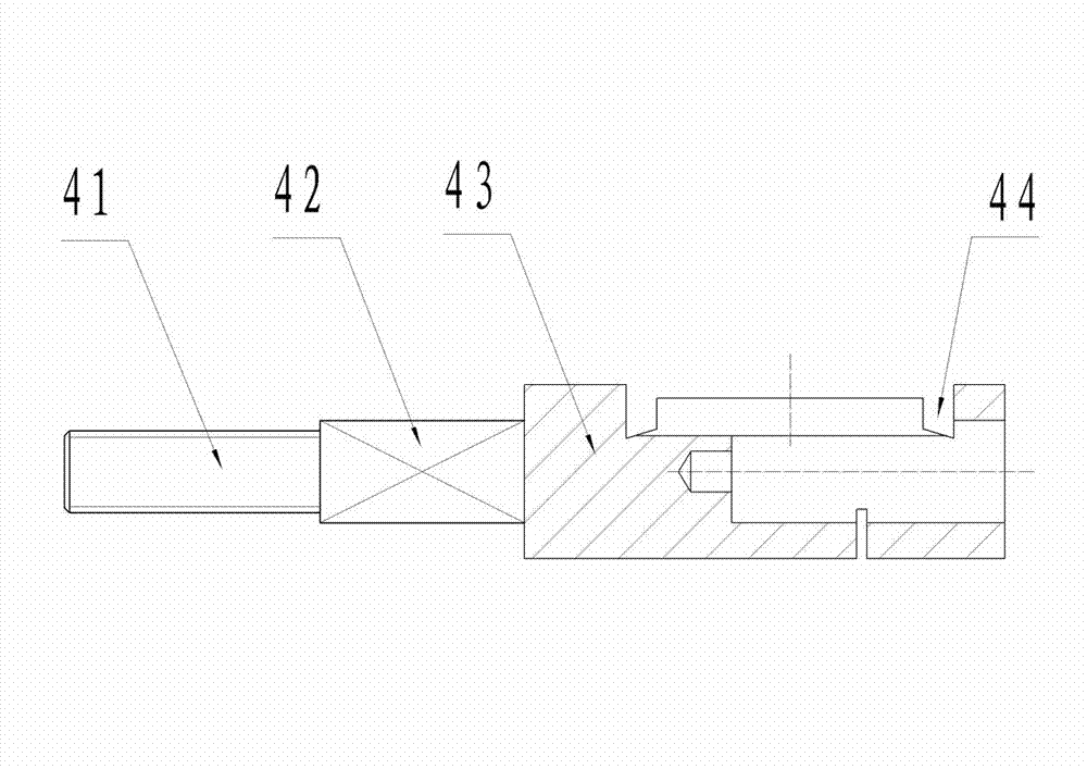 Saw bow free from dismounting and displacing and saw blade connecting gripping heads thereof