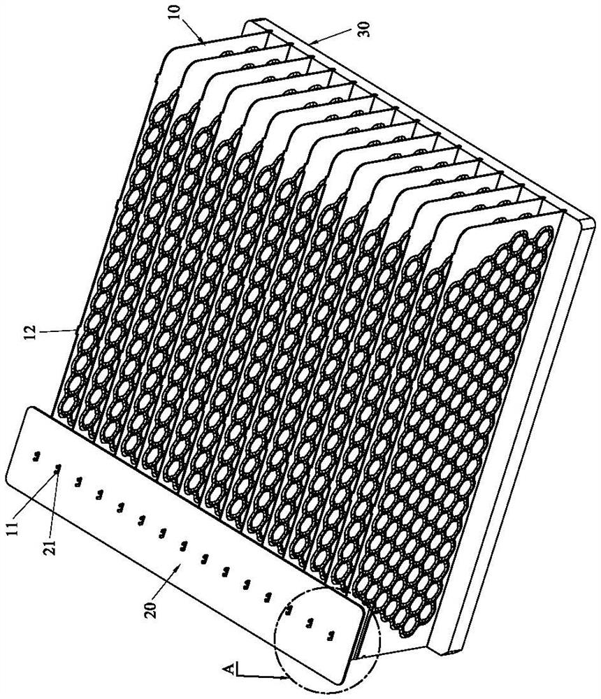 Quick positioning structure for riveting of thin cooling fins and thin cover plate