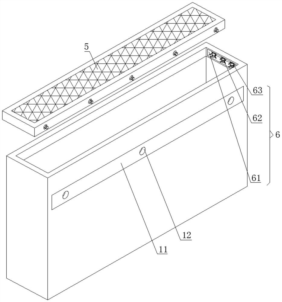 Municipal road rainwater collection and irrigation device and implementation method thereof