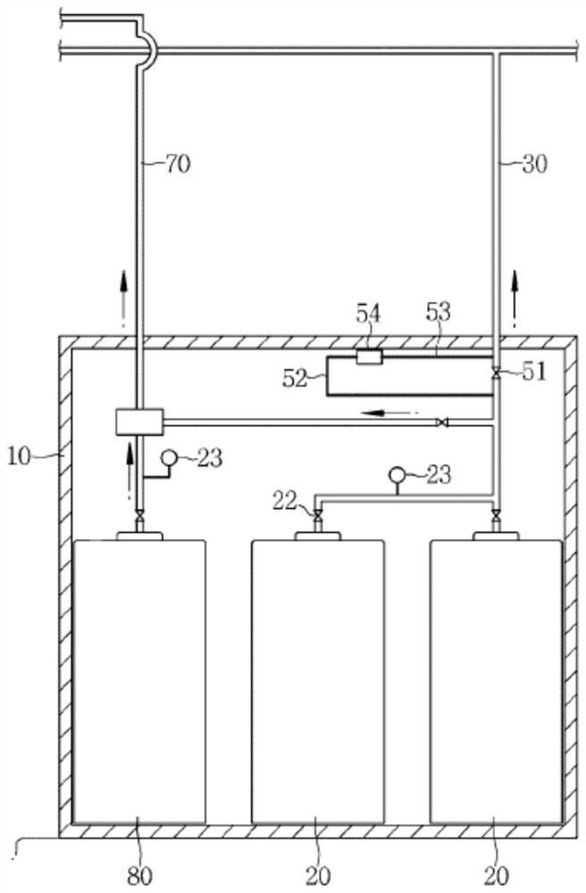 Pipe-type fire extinguishing equipment for extinguishing fire inside ship transport container