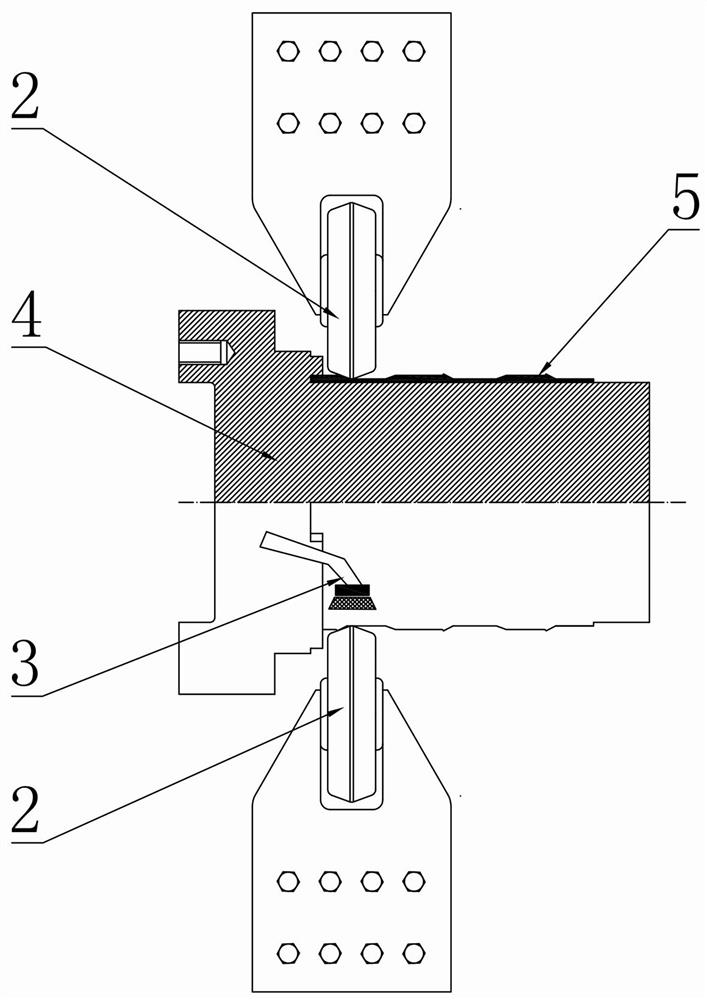 Method for forming high-rib thin-wall cylindrical part through heat-assisted multi-spinning-roller spinning