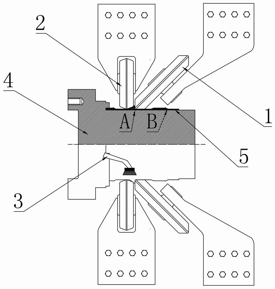 Method for forming high-rib thin-wall cylindrical part through heat-assisted multi-spinning-roller spinning