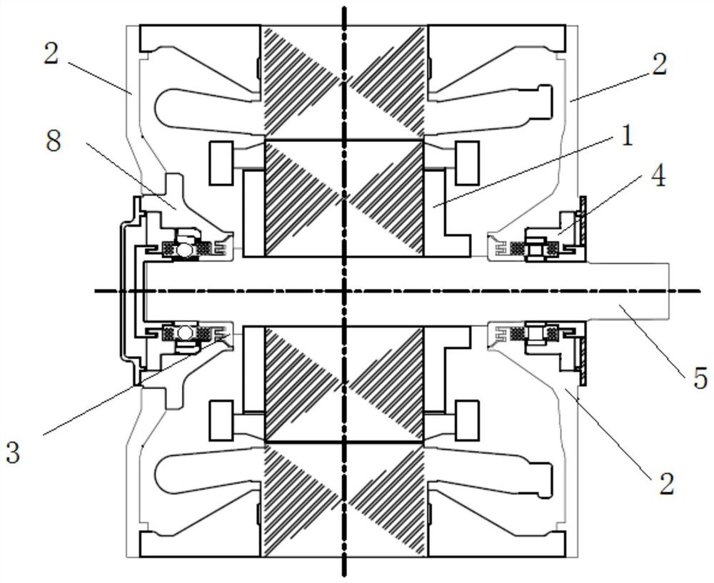 A device for removing a bearing of a traction motor and a method applied to the device