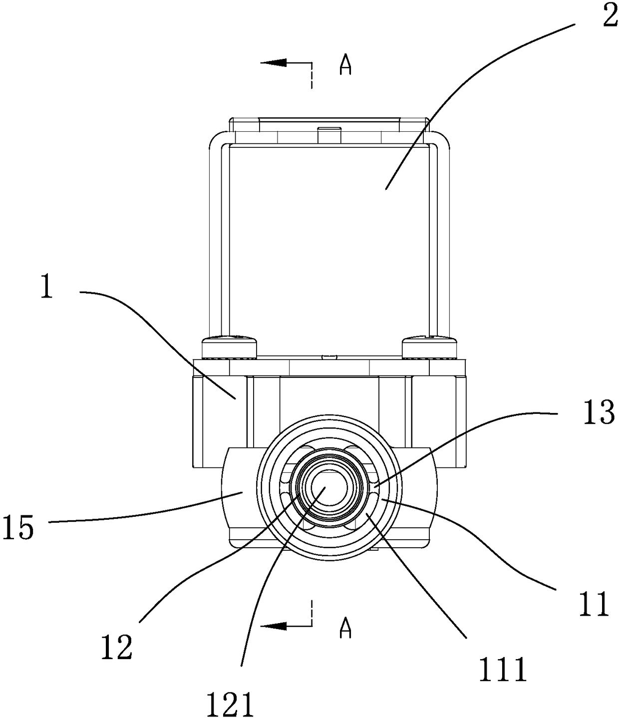 Solenoid valve with compact structure