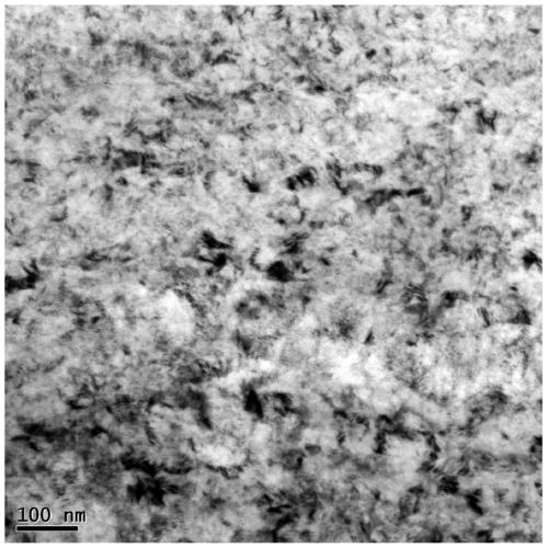 Device and method for preparing ultrafine grains from difficult-to-deform material