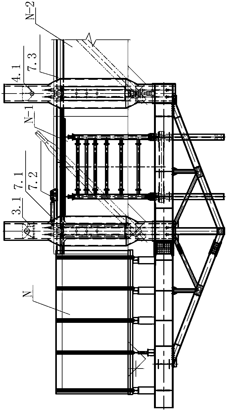 Rear supporting point triangular bracket hanging basket and bridge construction method using same