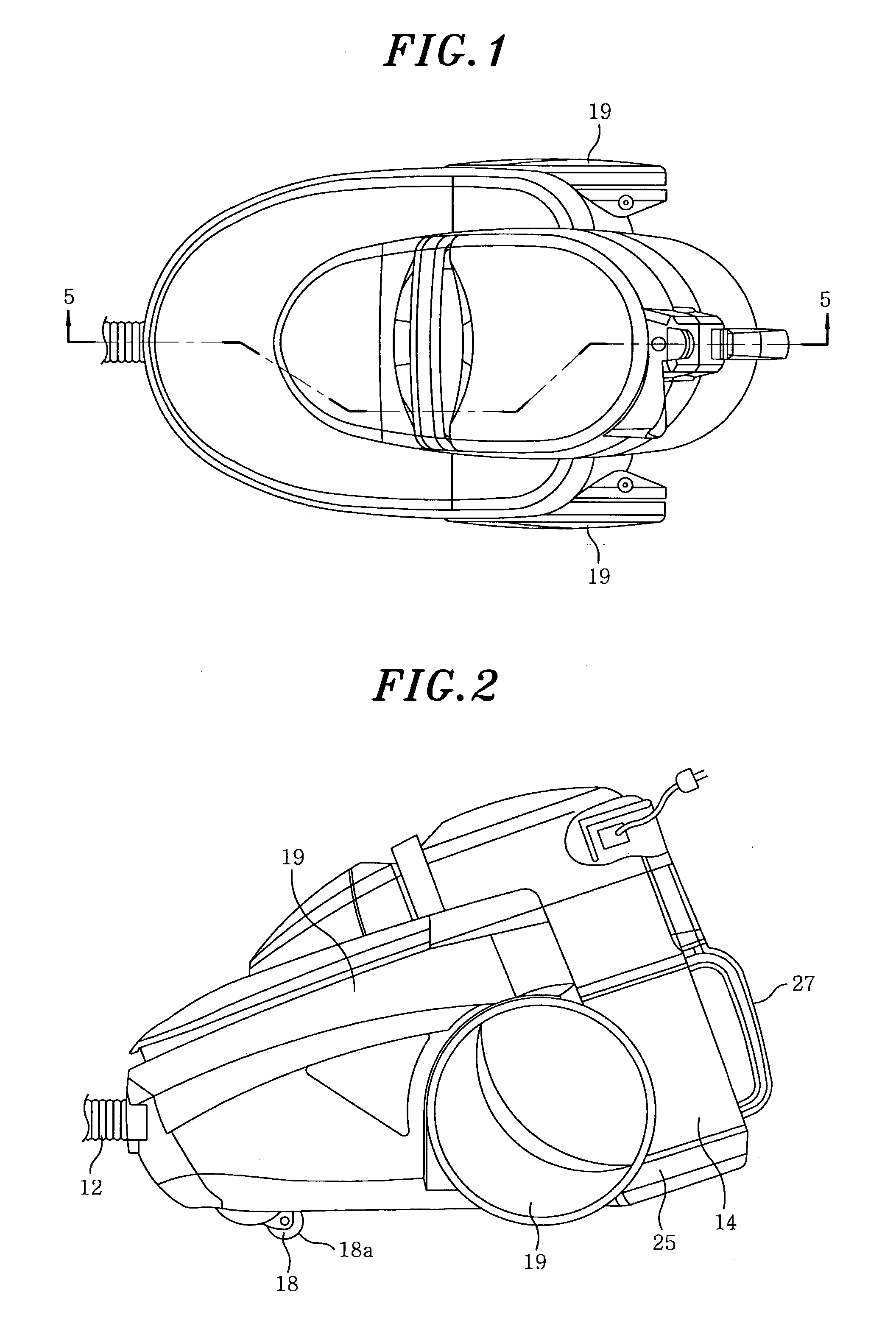 Vacuum cleaner having a slanted pedestal