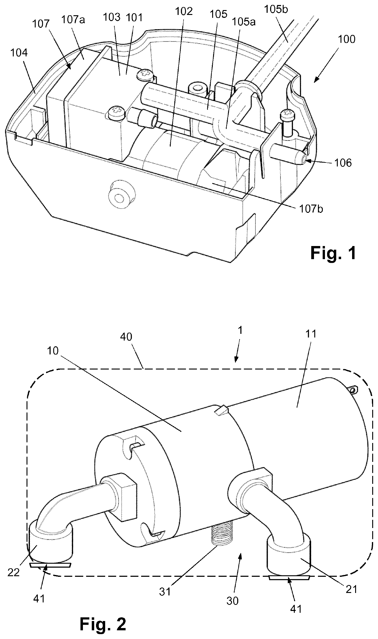 Pump device, comprising a pump and a housing accommodating the pump