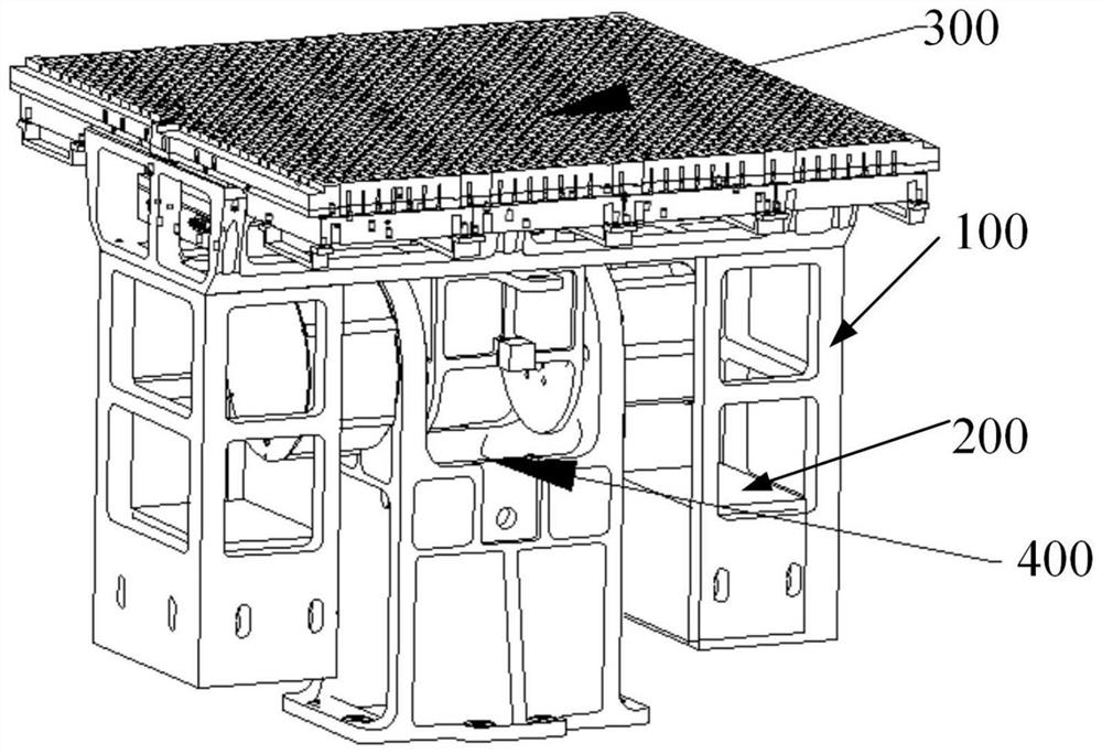 Automatic balancing device and using method