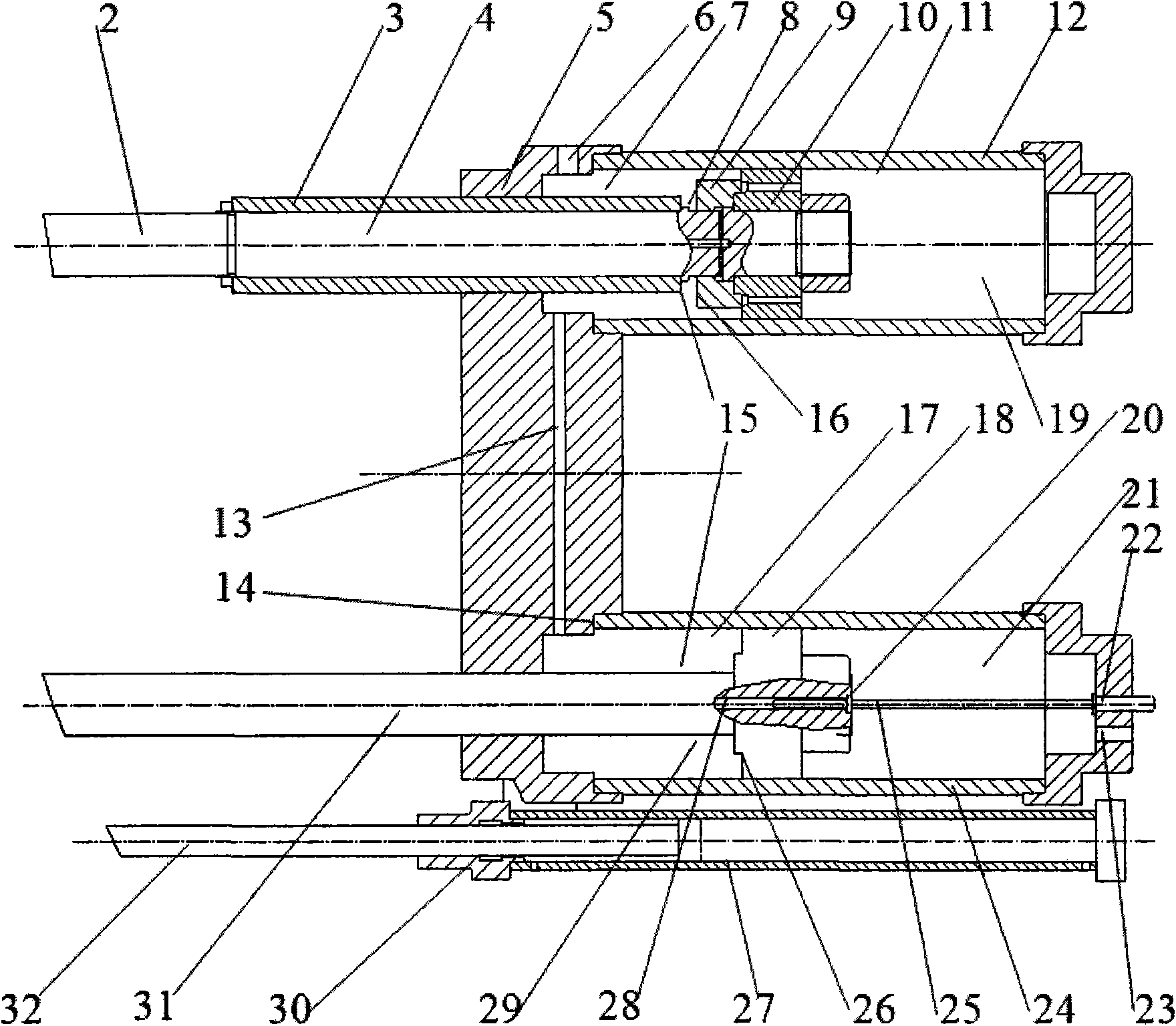 Isometric replaceable four-cylinder line-lock two-plate type mould clamping mechanism