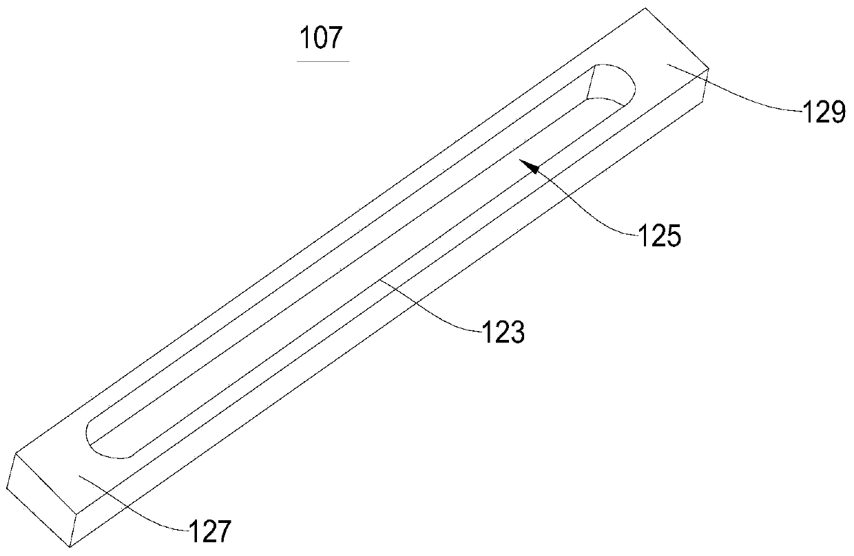 Flexible expansion joint device and tunnel lining structure for tunnel lining across faults in strong earthquake area