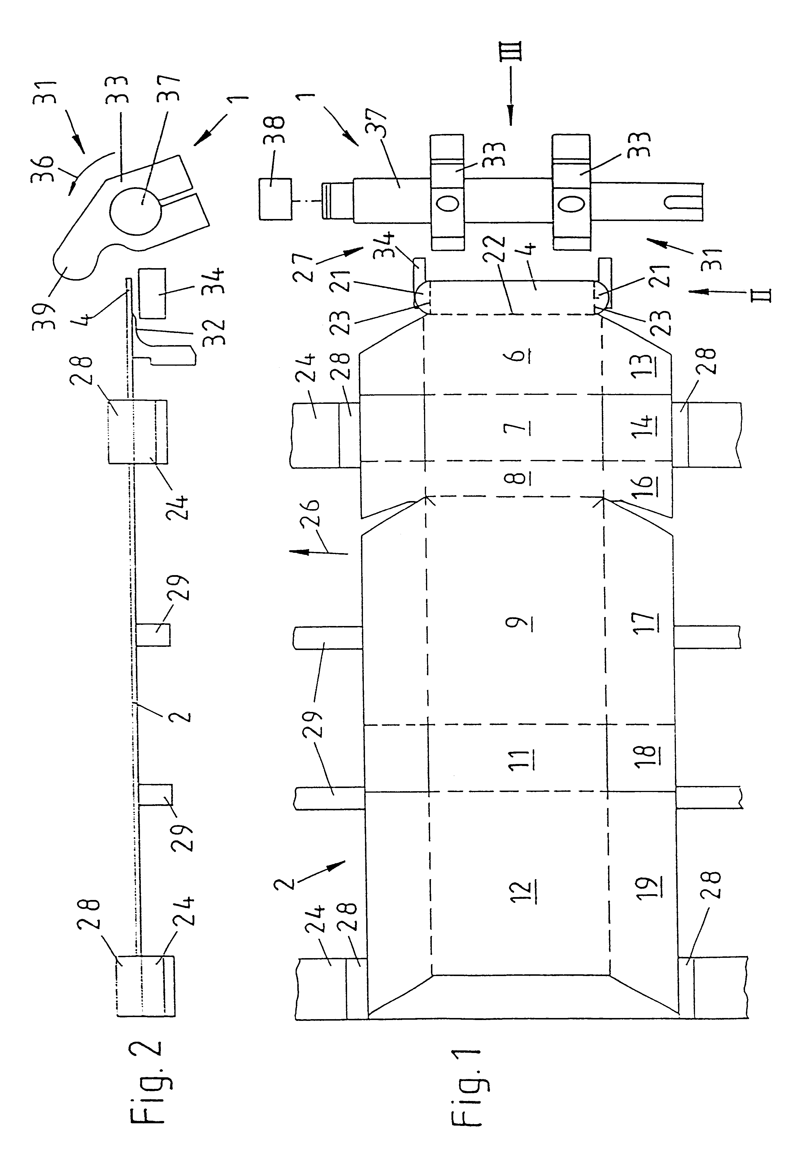 Method of and apparatus for folding flaps on blanks of packets for rod-shaped smokers' products