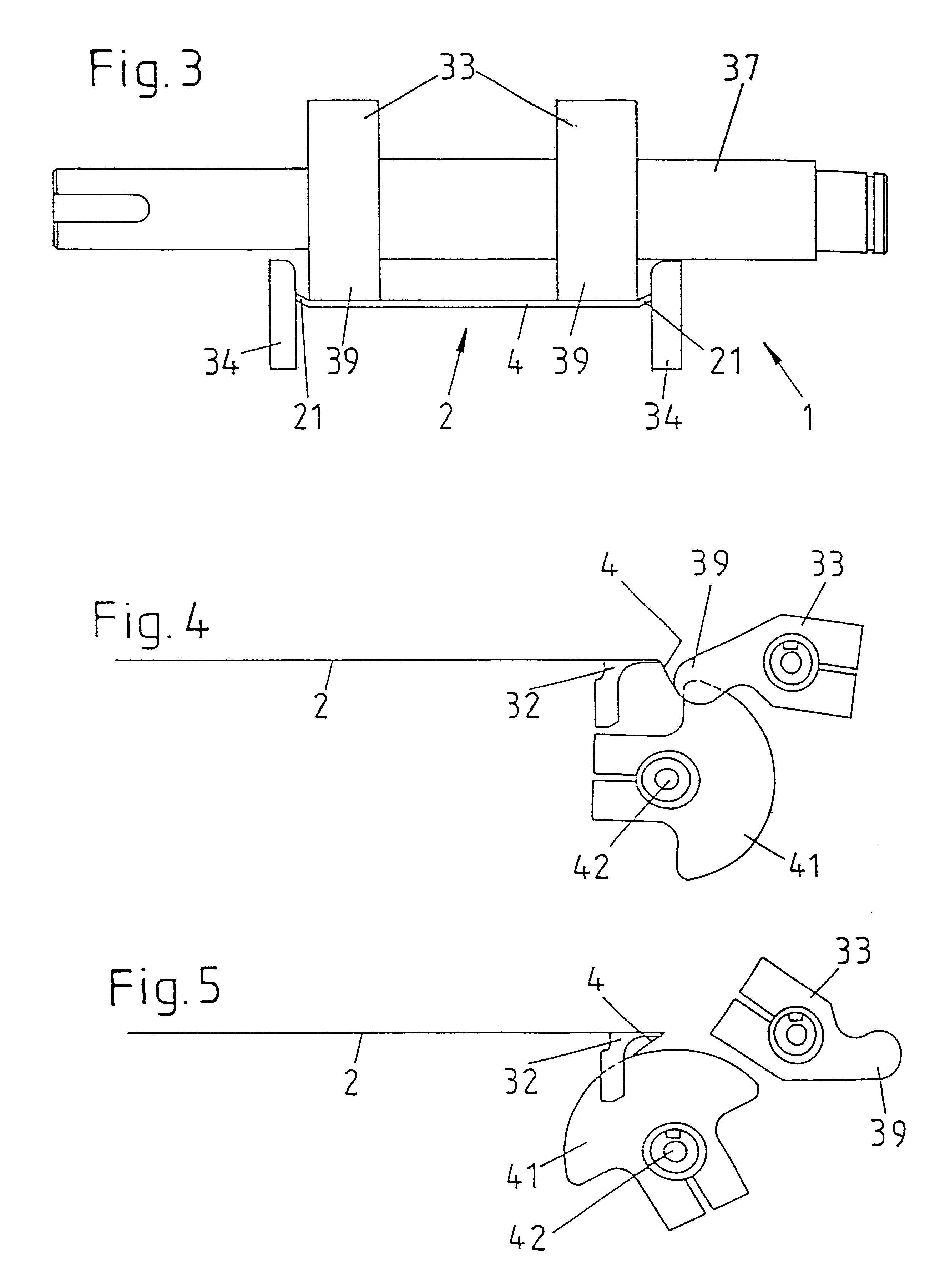 Method of and apparatus for folding flaps on blanks of packets for rod-shaped smokers' products